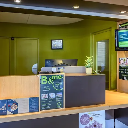 - échangeur A7 A9 Hotel 3*