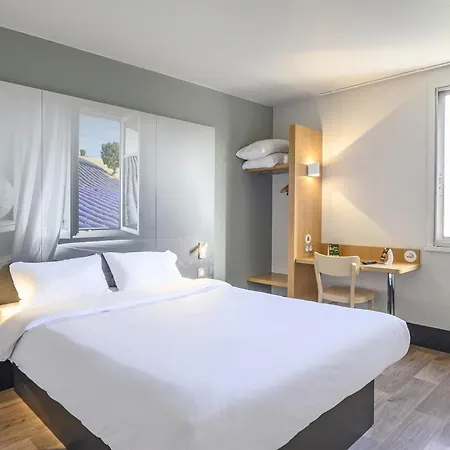 Hotel - échangeur A7 A9