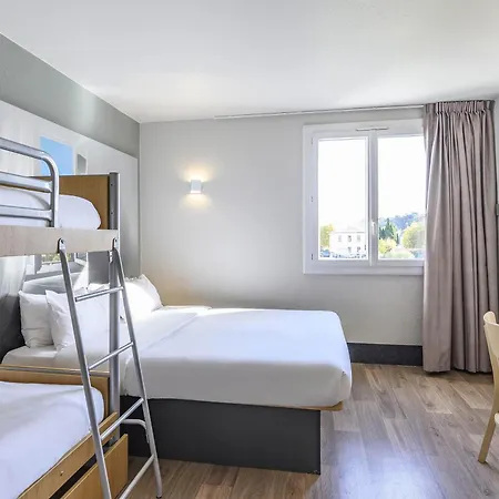 Hotel - échangeur A7 A9 3*