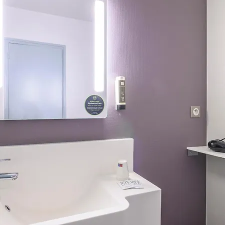 - échangeur A7 A9 Hotel 3*
