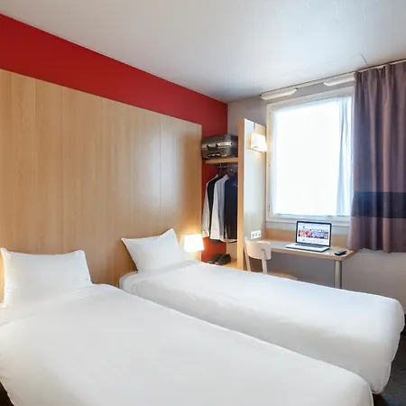 Hotel - échangeur A7 A9