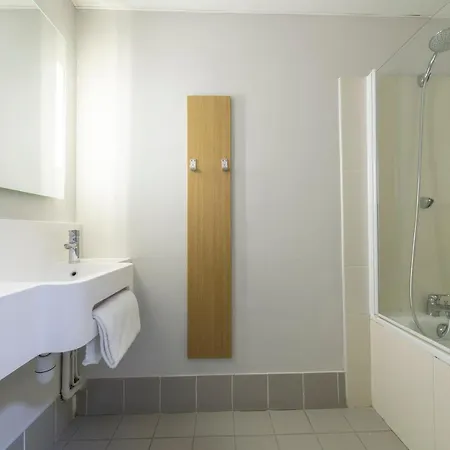 Hotel - échangeur A7 A9 3*
